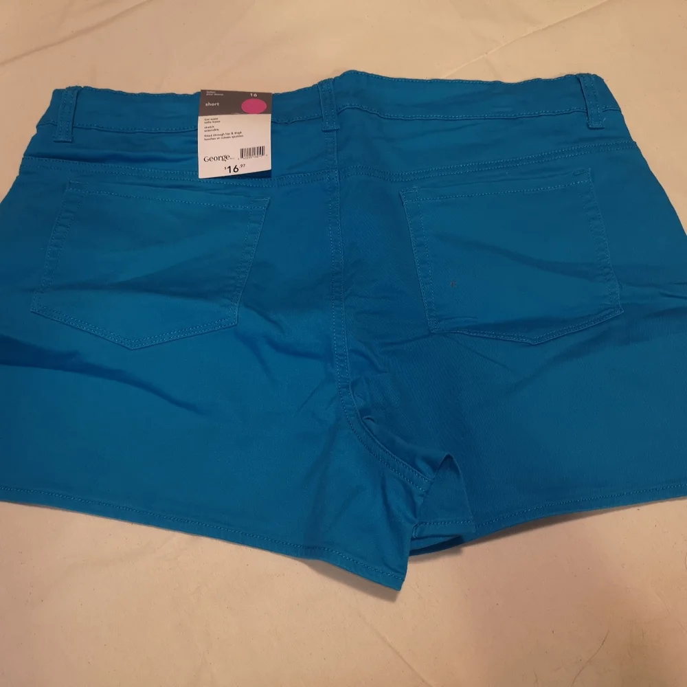 Shorts - Picture 2 of 3